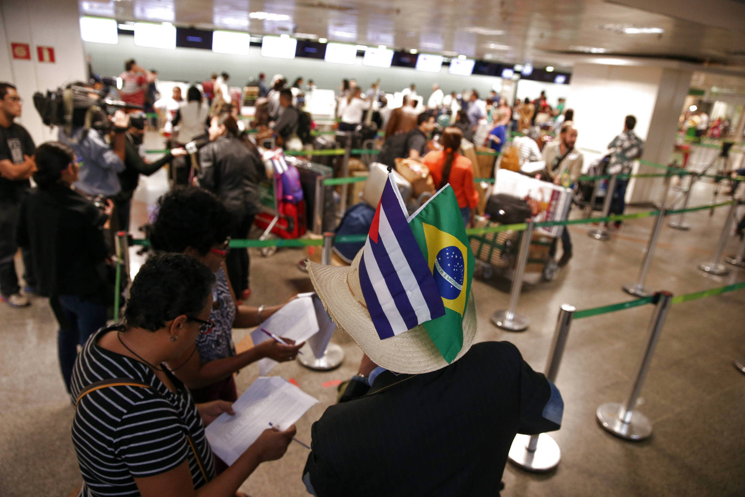 Dobram pedidos de refúgio de cubanos no Brasil após saída do Mais Médicos